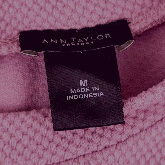 Ann Taylor Factory Top Womens Purple Plum Knit Blouse size Medium  JH1540 - Picture 3 of 4